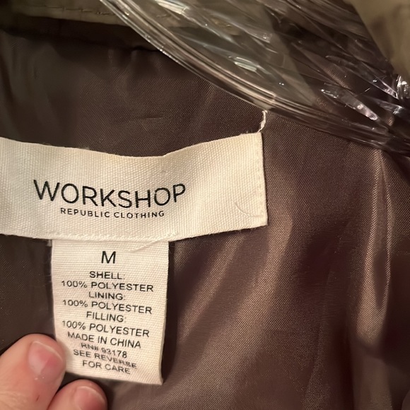 Olive green puffer vest size medium - Picture 6 of 14